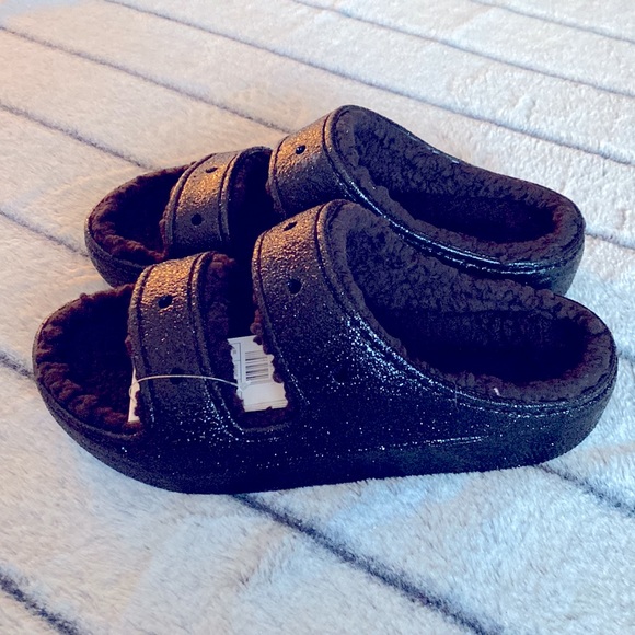 Crocs classic cozzzy black glitter lined sandals - Picture 3 of 8